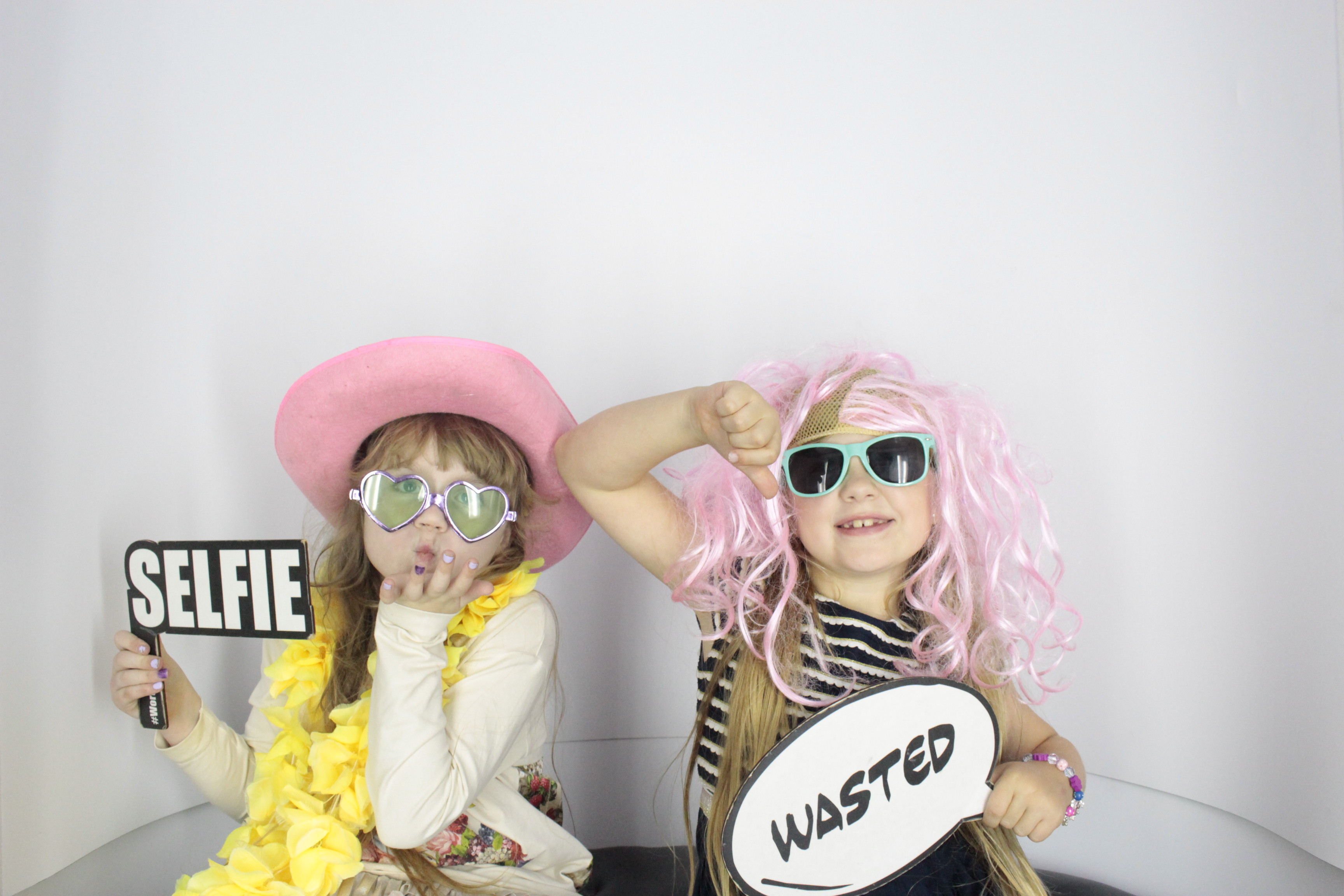 Nadine 40th Birthday  | View more photos from the event at gallery.myphotoboothexperience.co.uk/u/MyPhotoBoothExperienceLtd/Nadine-40th-Birthday